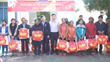 Siêu thị Co.opMart huyện Chư Sê tặng quà tết cho hộ nghèo.