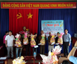 Công ty Hoa Lợi và Đại lý Mai Lang đã phối hợp trao tặng quà tết ch...