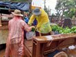 Xã Ia Blang cấp phát cây giống Cà phê tái canh cho nông dân
